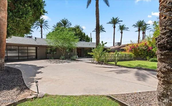 $1,895,000 | 4721 East Calle Redonda, Phoenix, AZ 85018