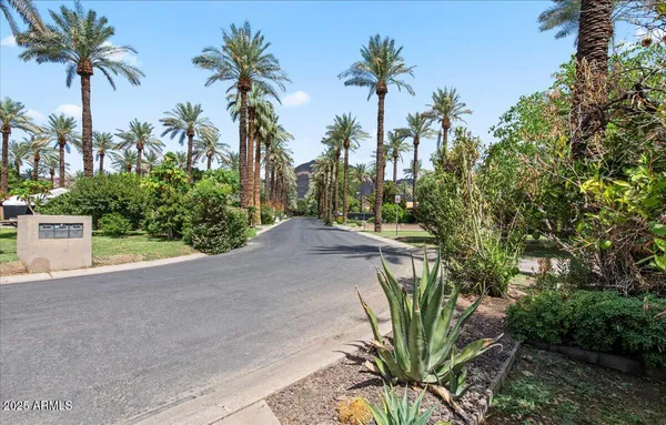 $1,895,000 | 4721 East Calle Redonda, Phoenix, AZ 85018