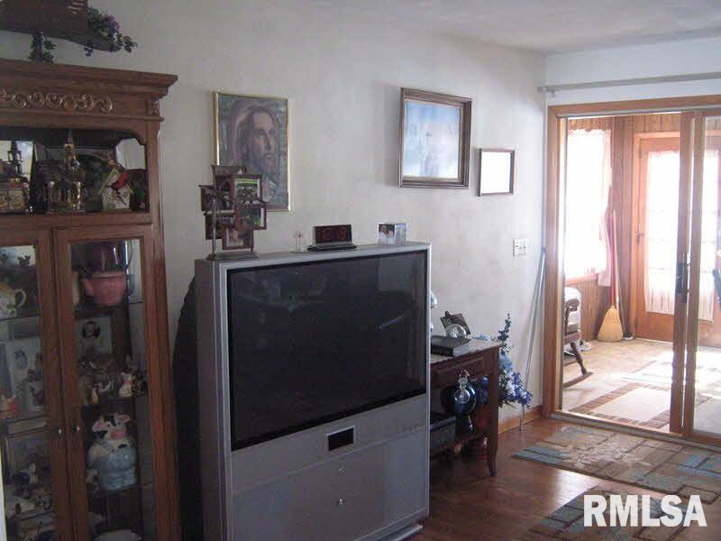 6099 State Rte 161 Extension Iuka, IL 62849 - Photo 7 of 16