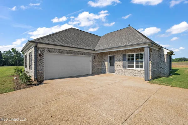 $306,900 | 6390 Jameson Cove, Walls, MS 38680
