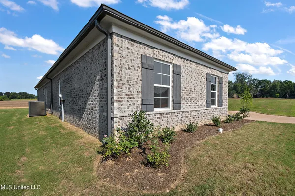 $306,900 | 6390 Jameson Cove, Walls, MS 38680