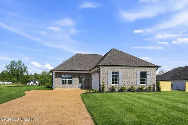 $306,900 | 6390 Jameson Cove, Walls, MS 38680