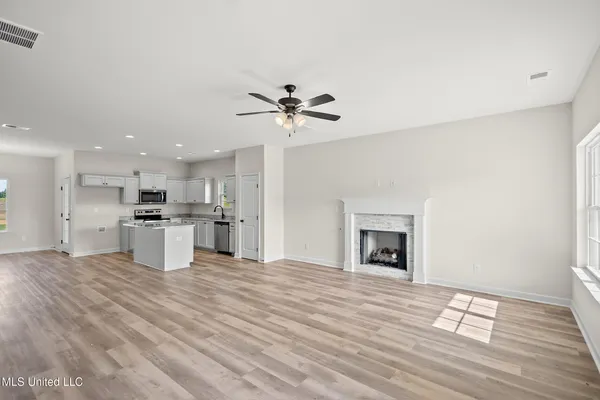 $306,900 | 6390 Jameson Cove, Walls, MS 38680