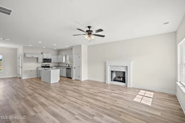 $306,900 | 6390 Jameson Cove, Walls, MS 38680