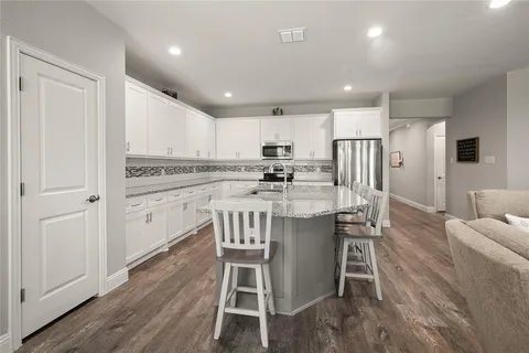 $295,500 | 5604 Wainwright Drive, Fort Worth, TX 76112