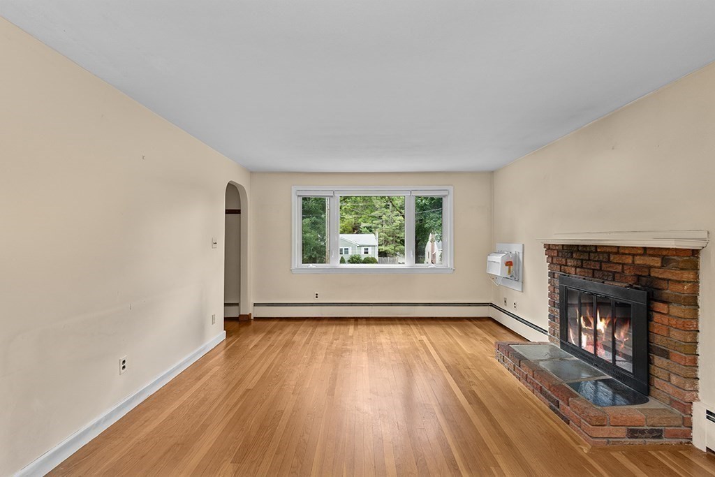 4 Cross Street Foxboro, MA 02035 - Photo 9 of 31