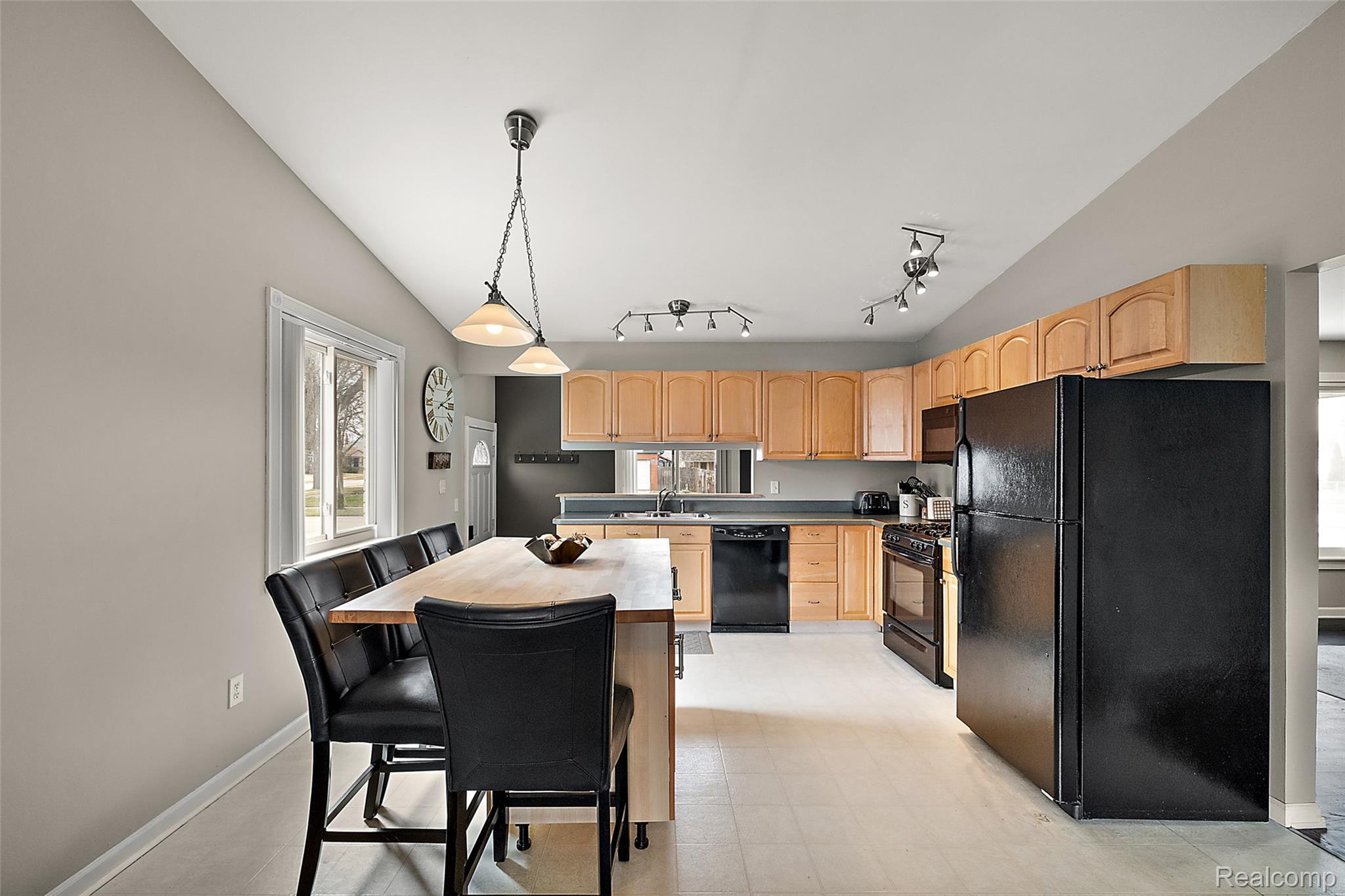 2386 Milverton Road Troy, MI 48083 - Photo 15 of 65 Kitchen Area