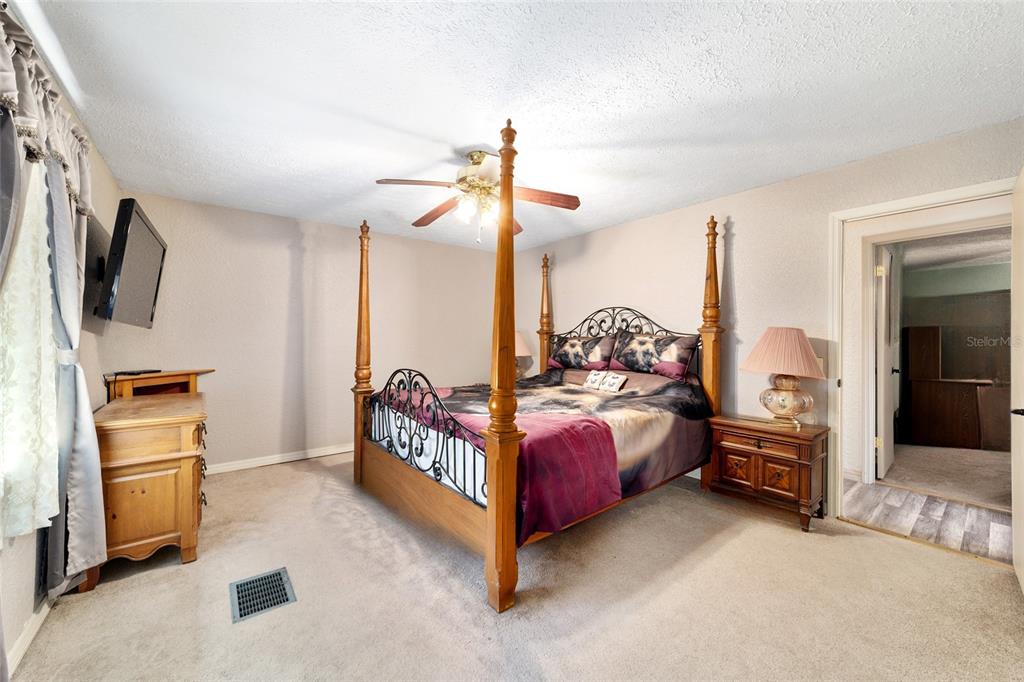 15755 Southwest 90th Avenue Dunnellon, FL 34432 - Photo 29 of 55 a bedroom with a bed and a television