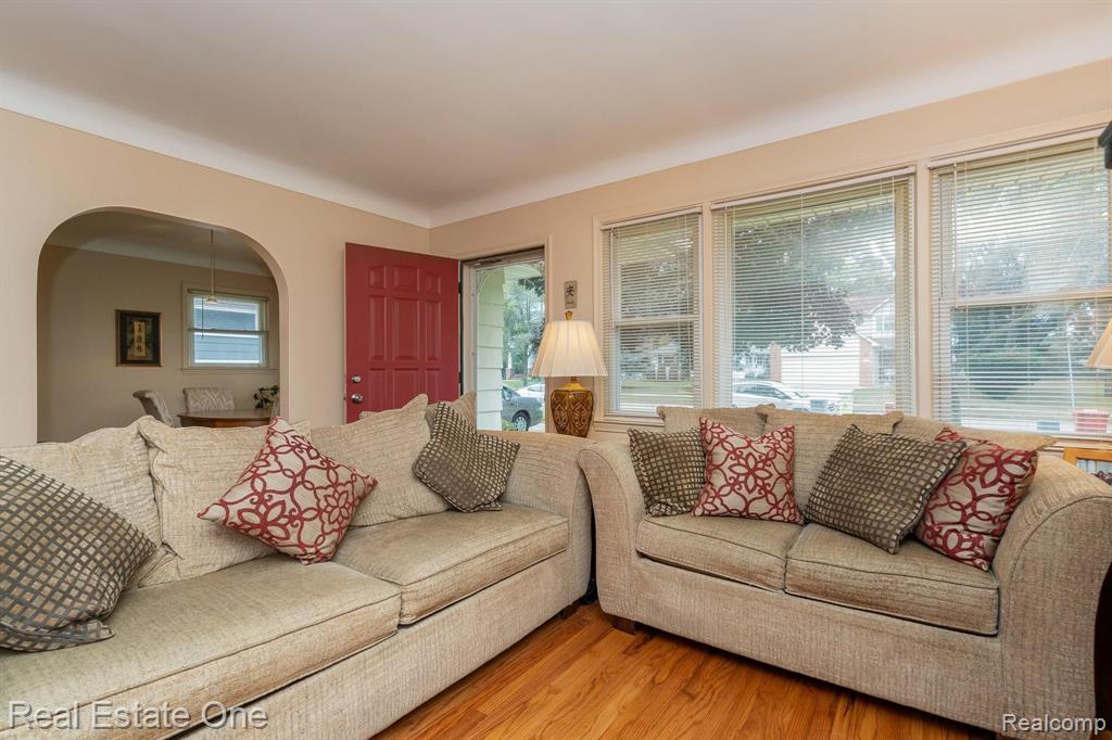 829 Miller Avenue Rochester, MI 48307 - Photo 7 of 25