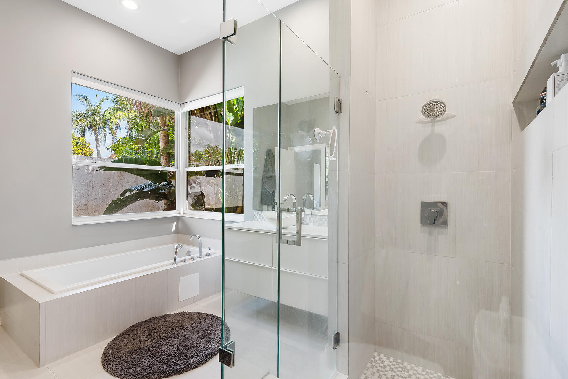 23085 Via Stel Boca Raton, FL 33433 - Photo 17 of 33 Primary Bath