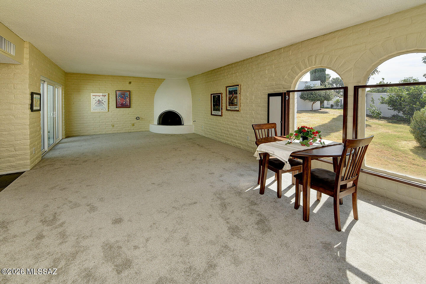 719 West Las Lomitas Road Tucson, AZ 85704 - Photo 14 of 44 a dining room with furniture and a window