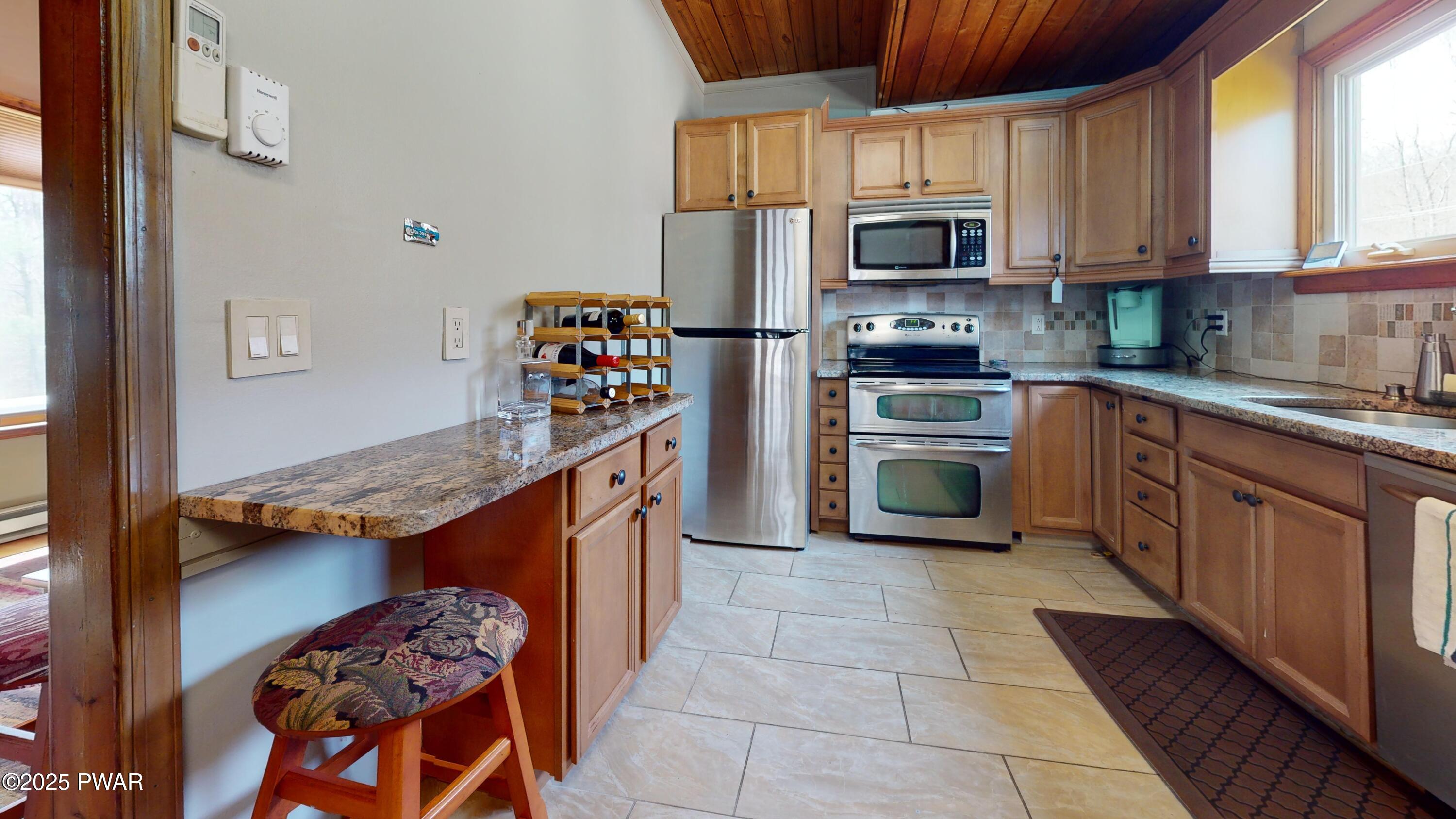 677 West Chipmunk Road Bushkill, PA 18324 - Photo 20 of 53