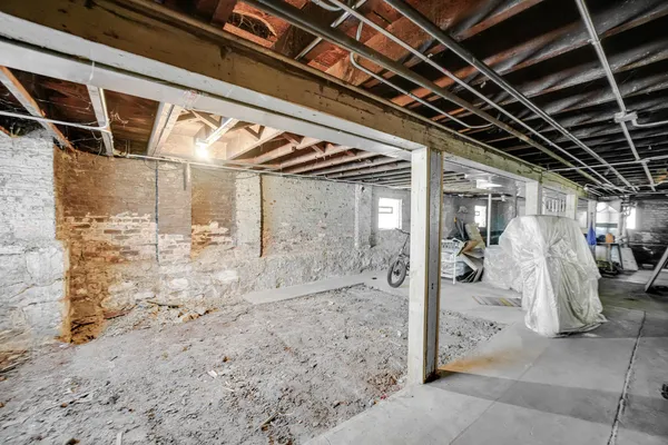 $829,000 | 2333 West Montana Street, Chicago, IL 60647