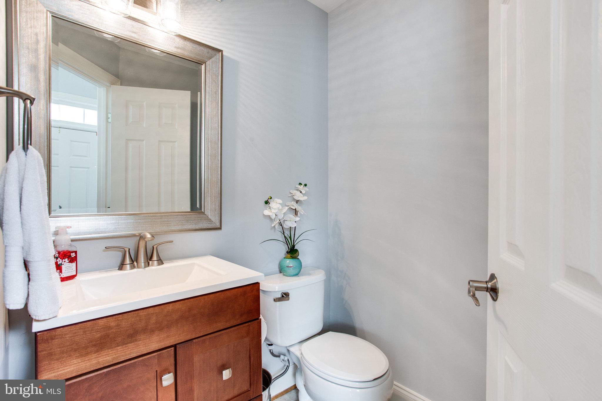 136 Roland Court Southwest Vienna, VA 22180 - Photo 7 of 67 Powder Room!