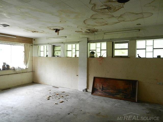 16545 Millar Road Clinton Township, MI 48036 - Photo 19 of 38 50182085-ef33e4b3-d88b-45c6-9d78-6d62c18a5e9b.JPG