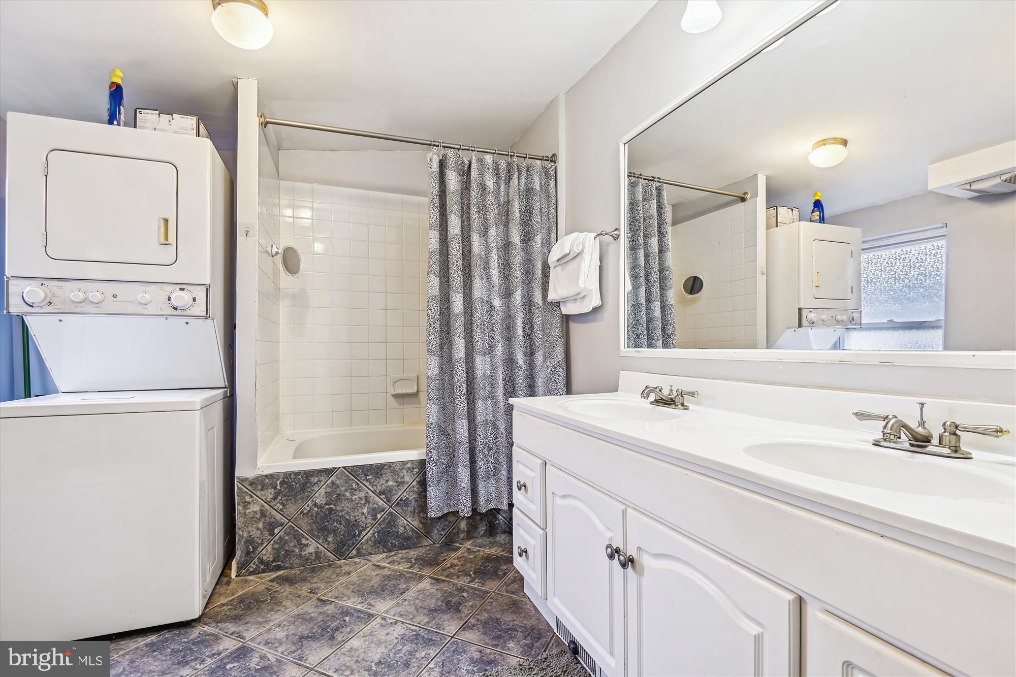 2050 Bank Street Baltimore, MD 21231 - Photo 20 of 36 Bathroom second floor with stacked washer/dryer