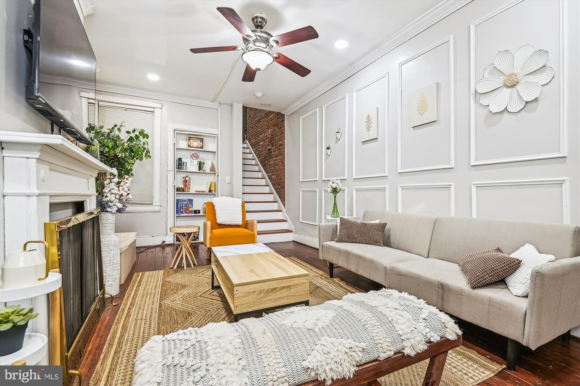 2050 Bank Street Baltimore, MD 21231 - Photo 5 of 36 Spacious living room Unit 1