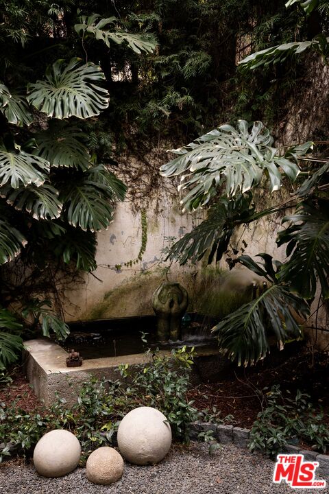 3103 Hamilton Way Los Angeles, CA 90026 - Photo 13 of 36 a view of a backyard of a house
