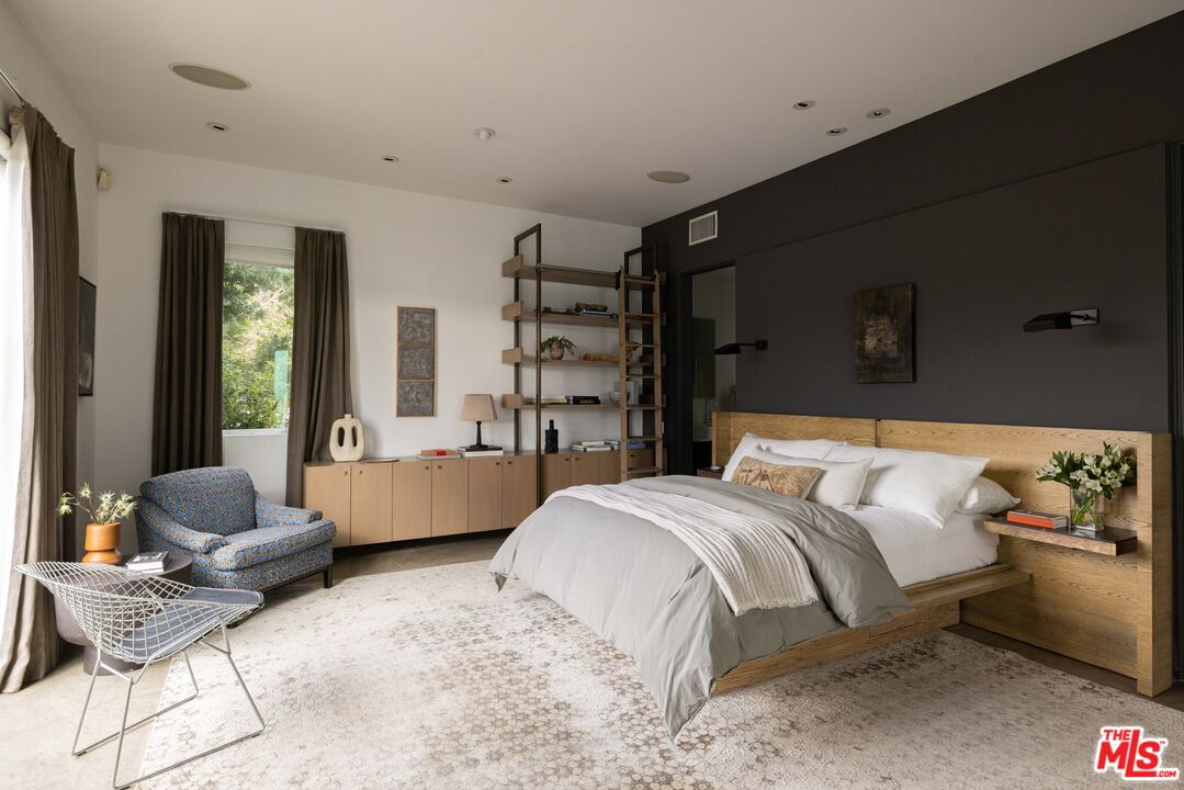 3103 Hamilton Way Los Angeles, CA 90026 - Photo 18 of 36 a bedroom with a bed and a couch