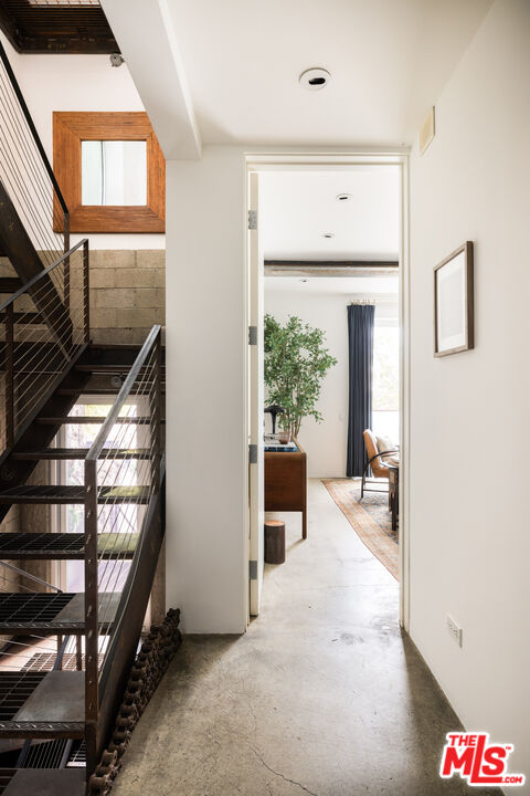 3103 Hamilton Way Los Angeles, CA 90026 - Photo 23 of 36 a view of an entryway with a workspace