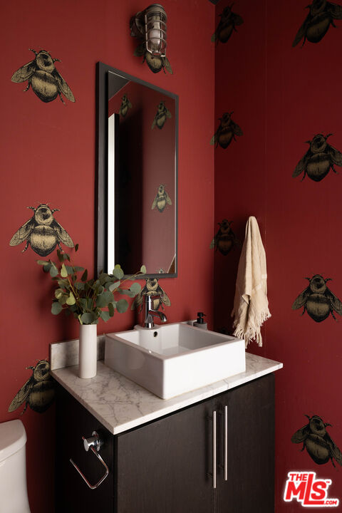 3103 Hamilton Way Los Angeles, CA 90026 - Photo 27 of 36 a bathroom with a sink and a mirror