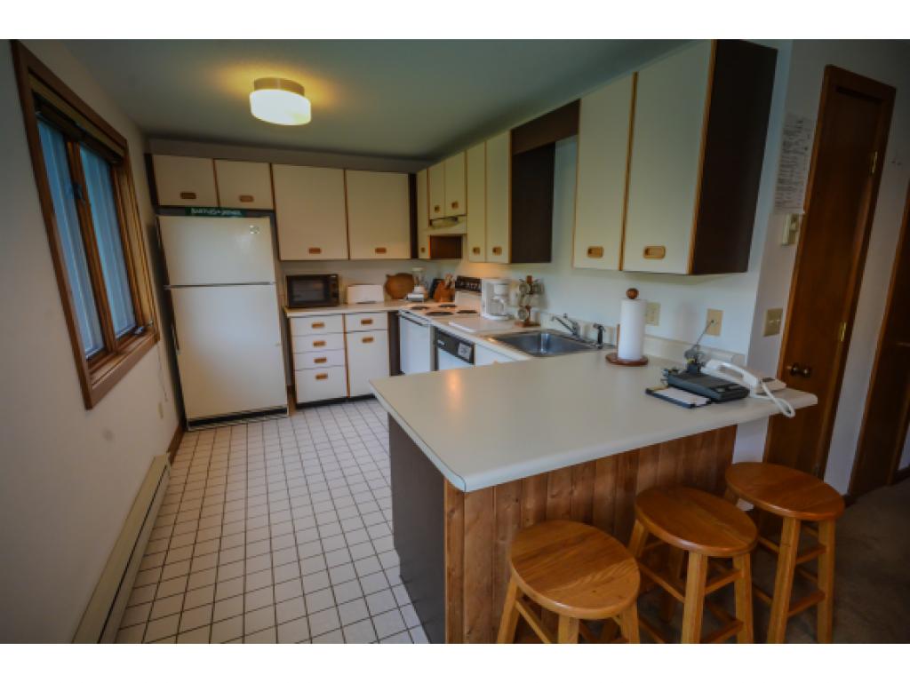 28 D Cross Town Road, Unit 28D West Dover, VT 05356 - Photo 5 of 14 Gallery Image 5