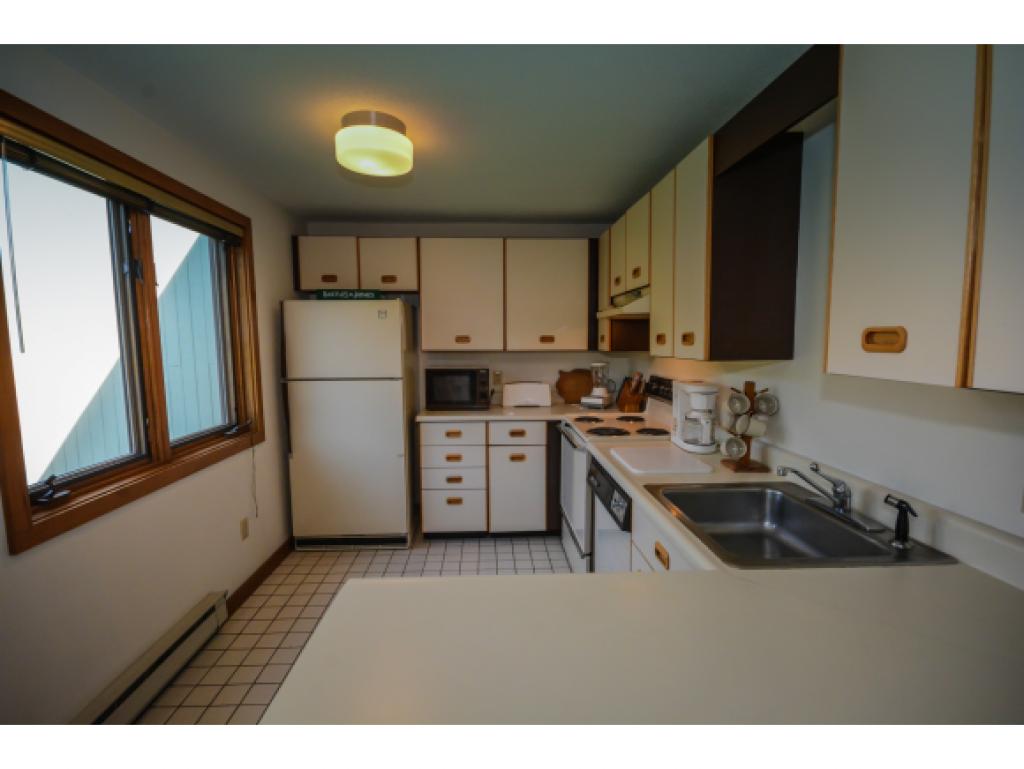 28 D Cross Town Road, Unit 28D West Dover, VT 05356 - Photo 6 of 14 Gallery Image 6