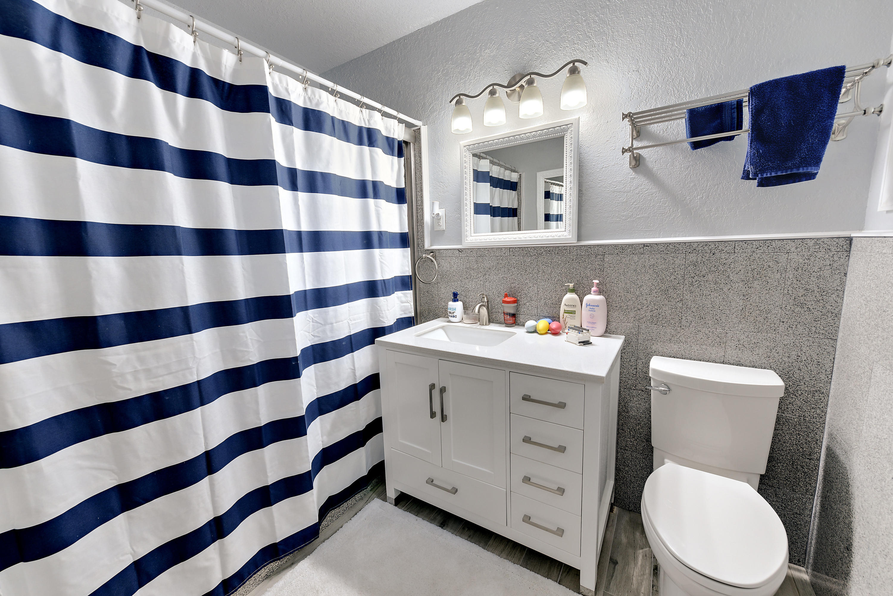 425 Marlin Road North Palm Beach, FL 33408 - Photo 21 of 27 Bathroom 2