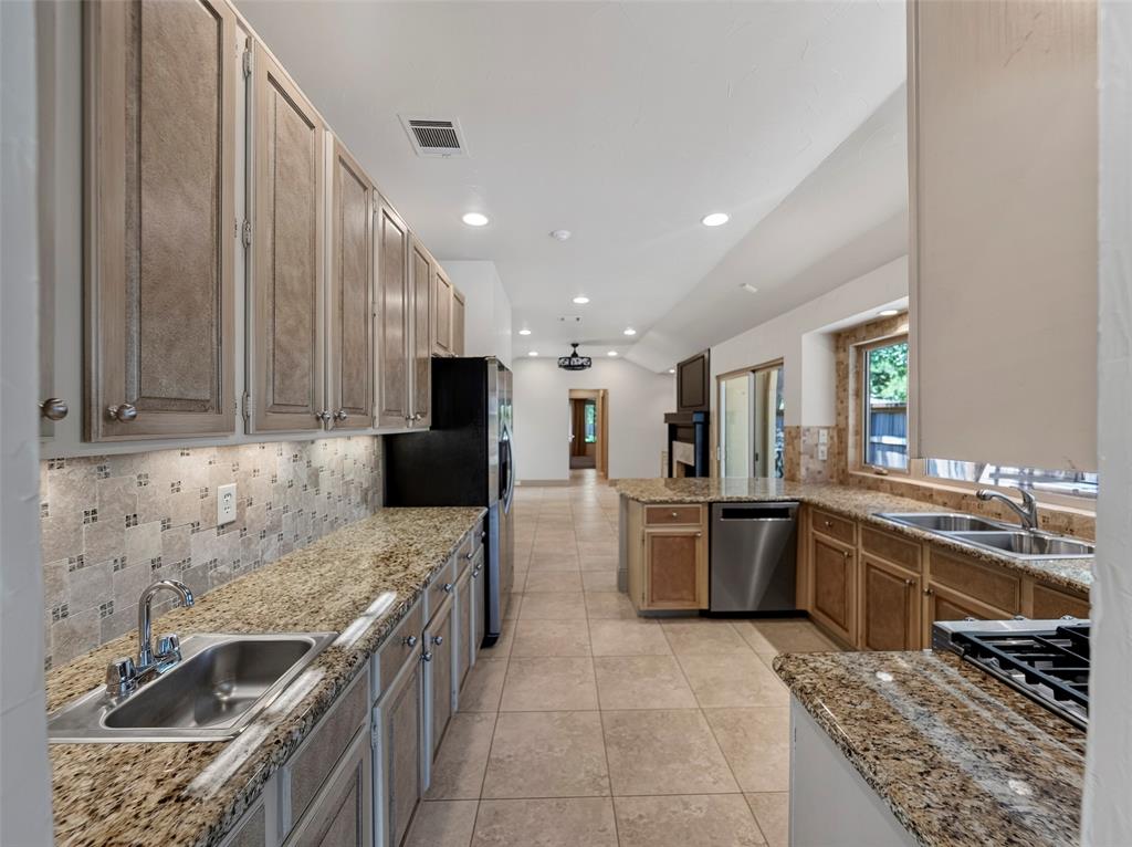 4101 Rush Circle Addison, TX 75001 - Photo 14 of 40