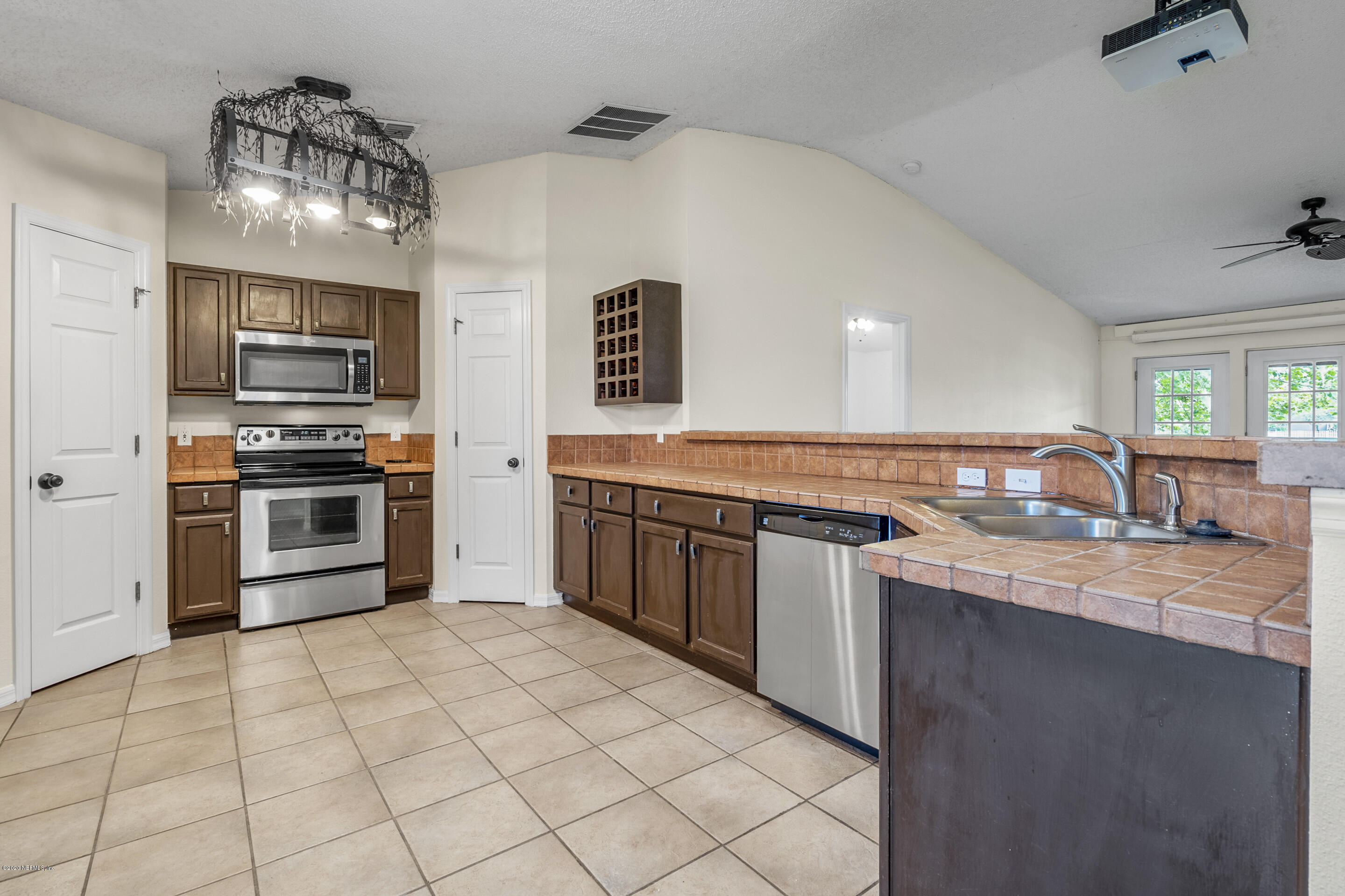 12606 Reeding Ridge Drive North Jacksonville, FL 32225 - Photo 3 of 36 Kitchen