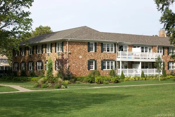 $3,645 | 65 Prospect Avenue, Unit 15W, Hewlett, NY 11557