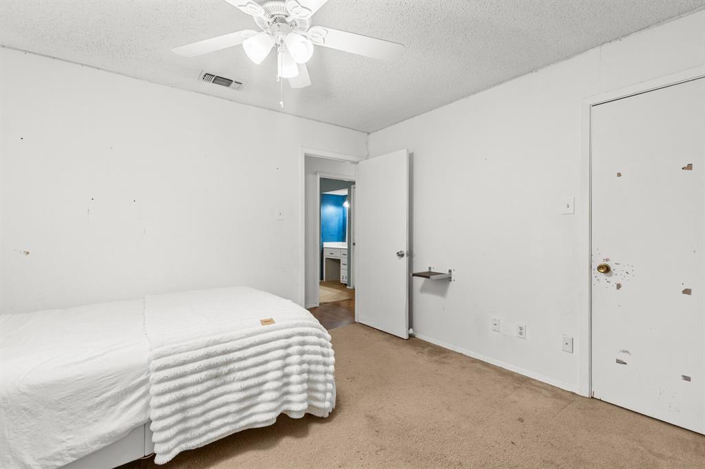 505 Pinewood Lane Hewitt, TX 76643 - Photo 20 of 38 Carpeted room featuring a ceiling fan with integrated lighting