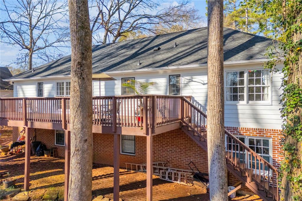 375 Brookstone Drive Athens, GA 30605 - Photo 53 of 70 a view of a balcony with a potted plant and wooden fence