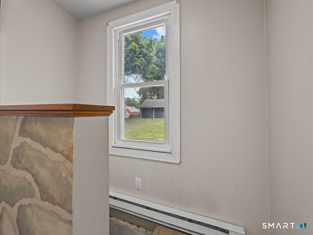 60 Pond Hill Road Wallingford, CT 06492 - Photo 23 of 36 BACK HALL / MUD ROOM