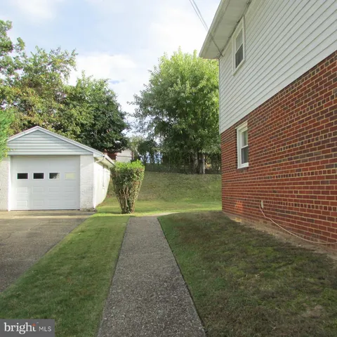 a view of a back yard of the house