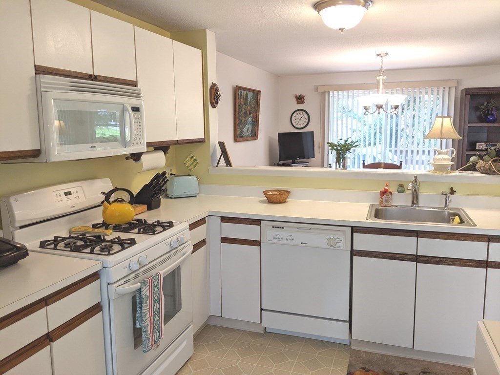 34 Stone Ridge Road, Unit 34 Franklin, MA 02038 - Photo 10 of 22 Gallery Image 10