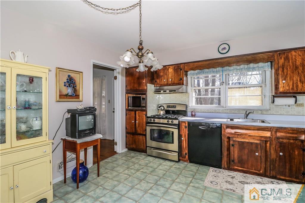 96 George Avenue Edison, NJ 08820 - Photo 9 of 22 Gallery Image 9