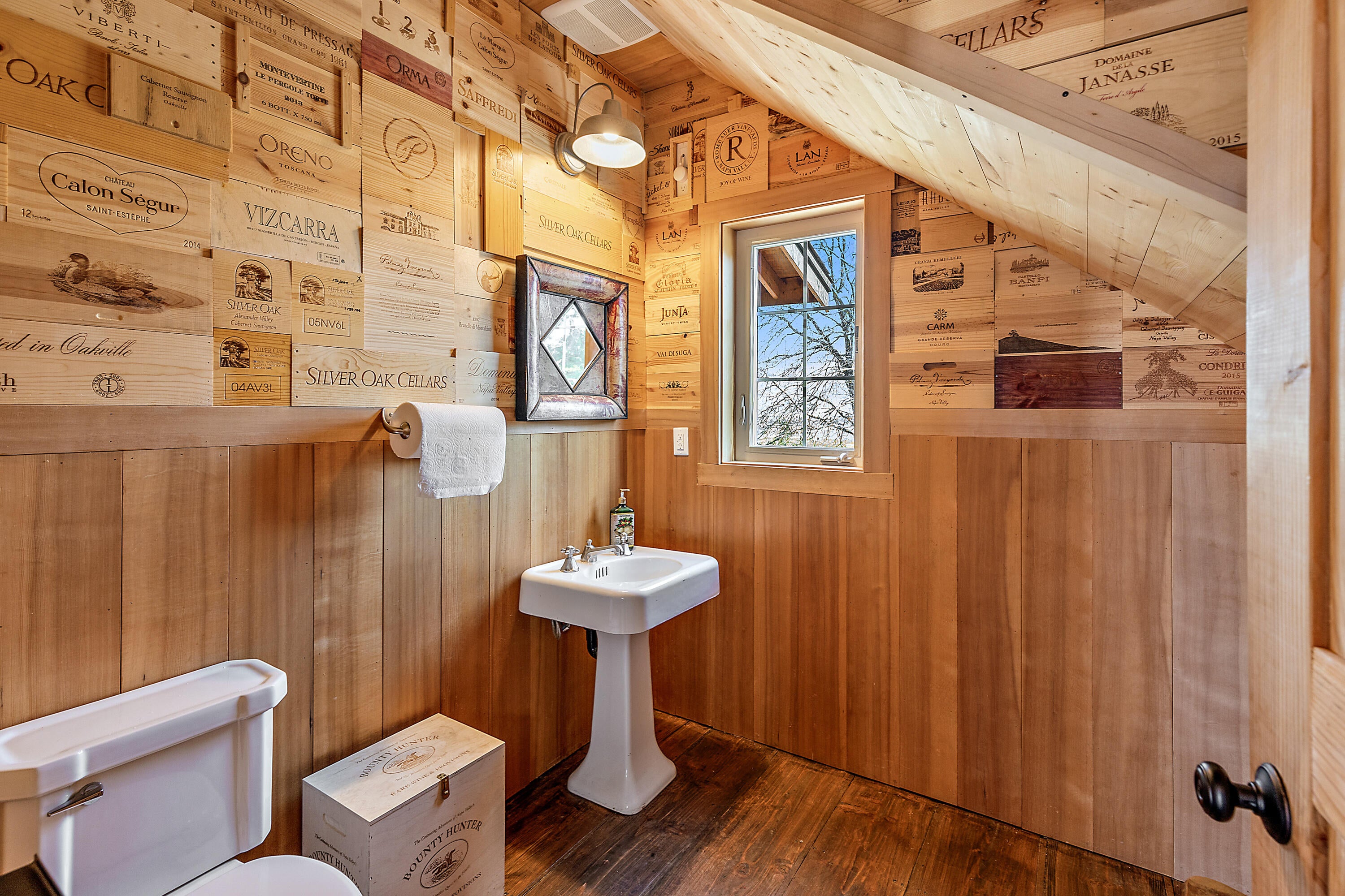 4167 Independence School Road Medford, OR 97501 - Photo 60 of 95 barn guest bath