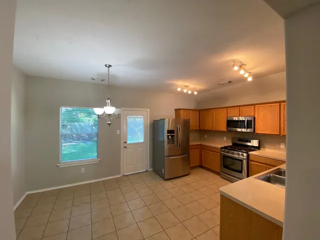 $1,950 | 38 West Sage Creek Place, The Woodlands, TX 77382