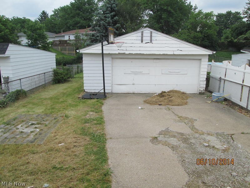 12539 North Road Cleveland, OH 44111 - Photo 3 of 11 Gallery Image 3