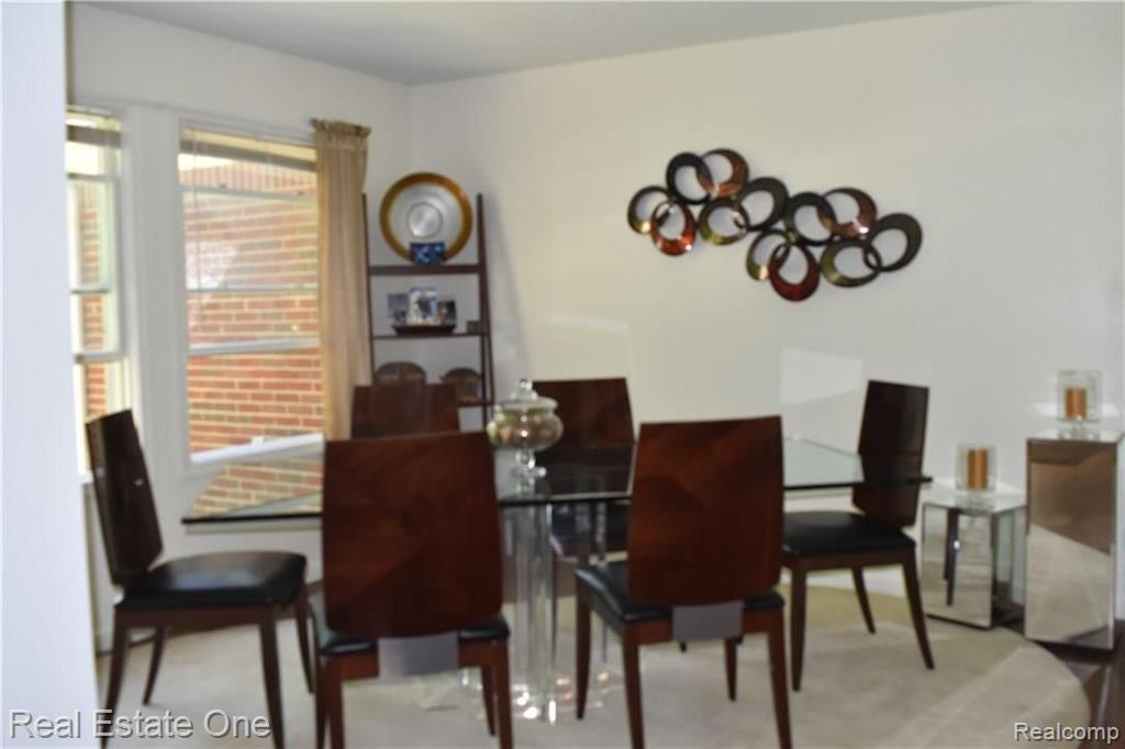 374 East South Boulevard Rochester, MI 48307 - Photo 4 of 21