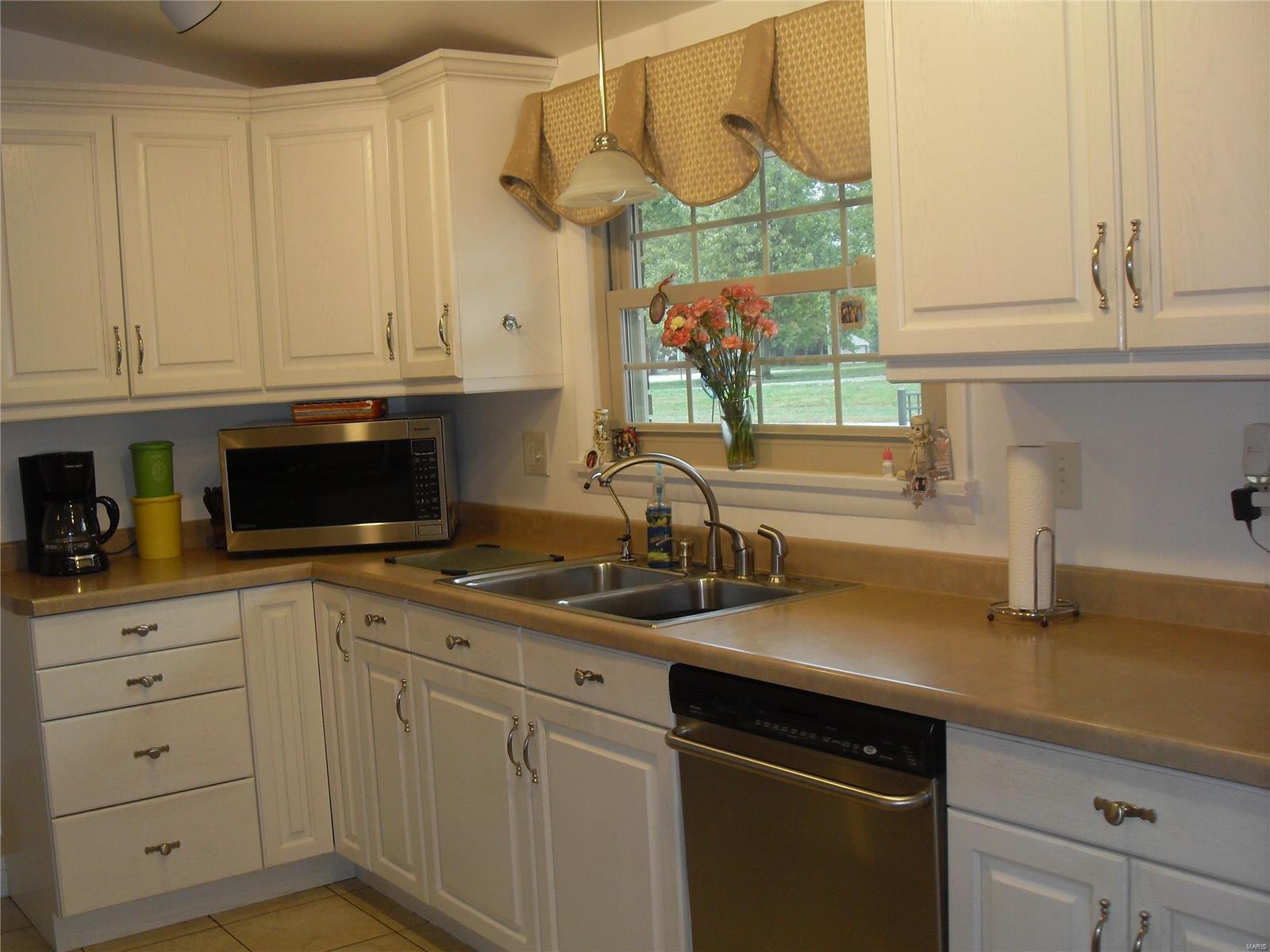 13774 St Rose Road Highland, IL 62249 - Photo 8 of 34