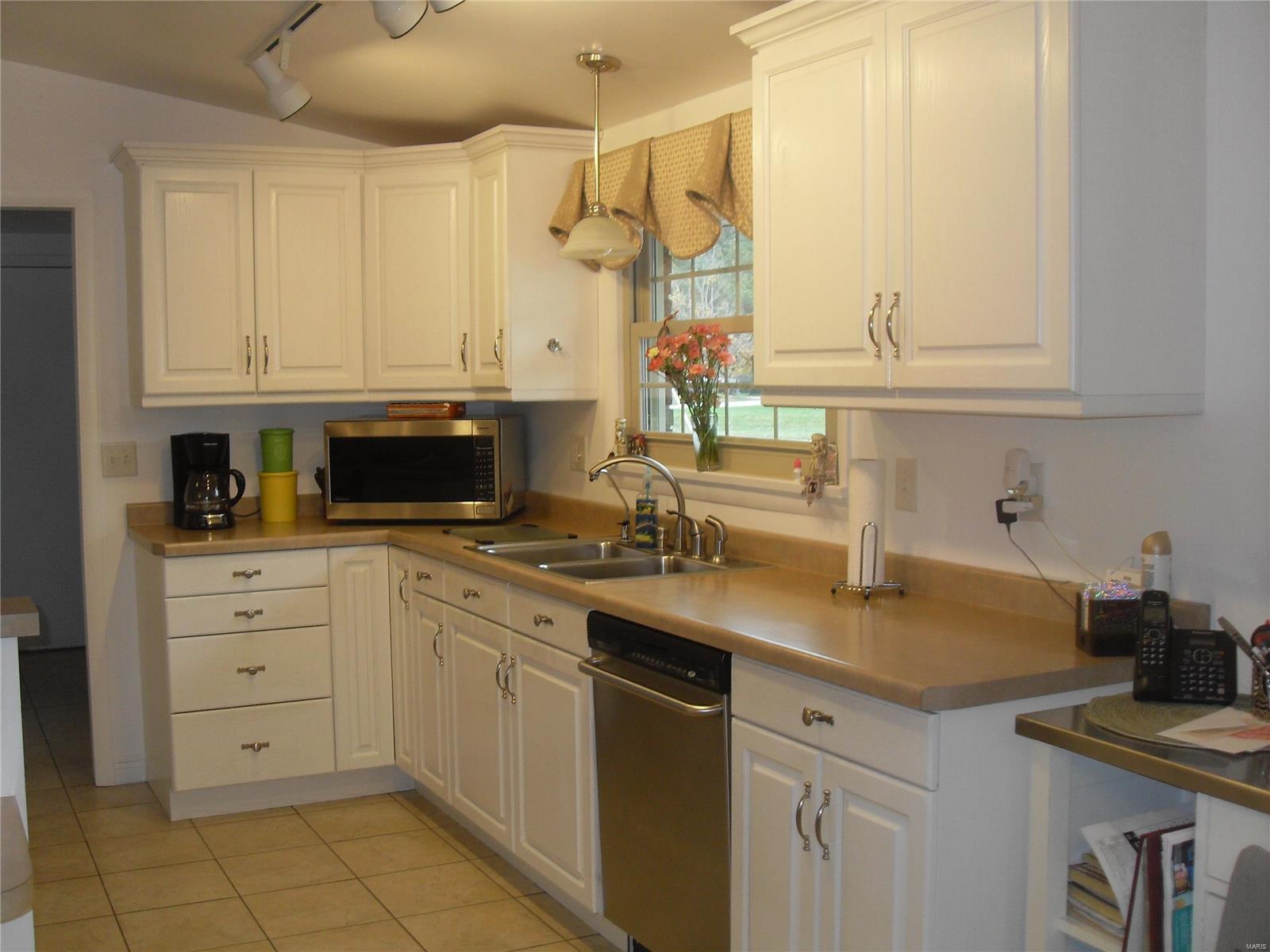 13774 St Rose Road Highland, IL 62249 - Photo 9 of 34