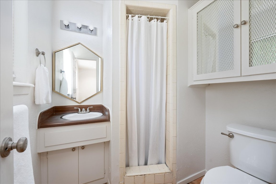 8102 Shadowood Drive Austin, TX 78757 - Photo 15 of 25