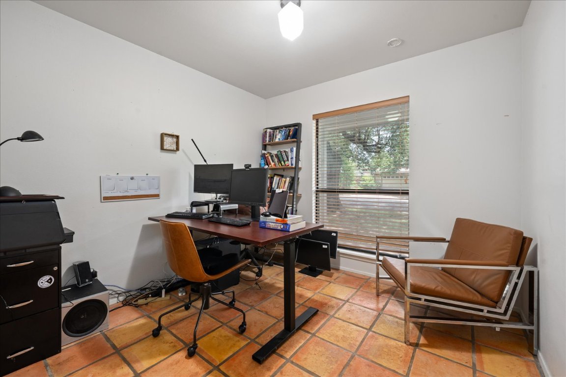 8102 Shadowood Drive Austin, TX 78757 - Photo 17 of 25