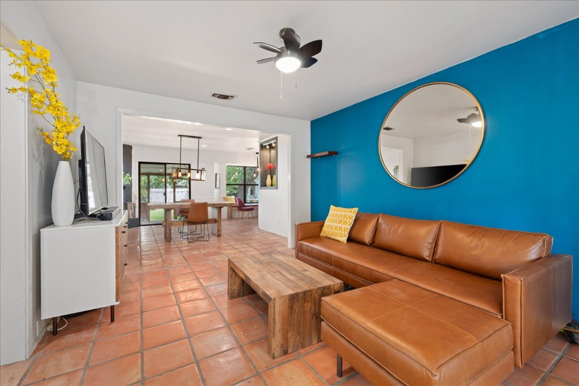 8102 Shadowood Drive Austin, TX 78757 - Photo 3 of 25