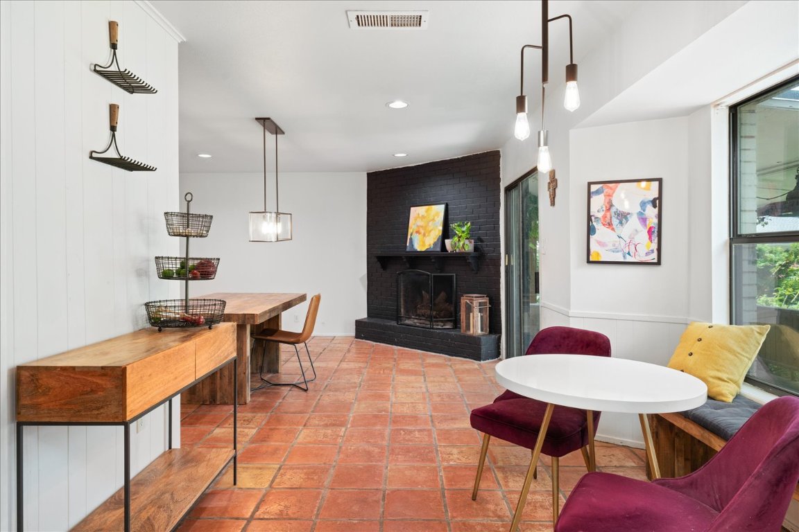 8102 Shadowood Drive Austin, TX 78757 - Photo 9 of 25