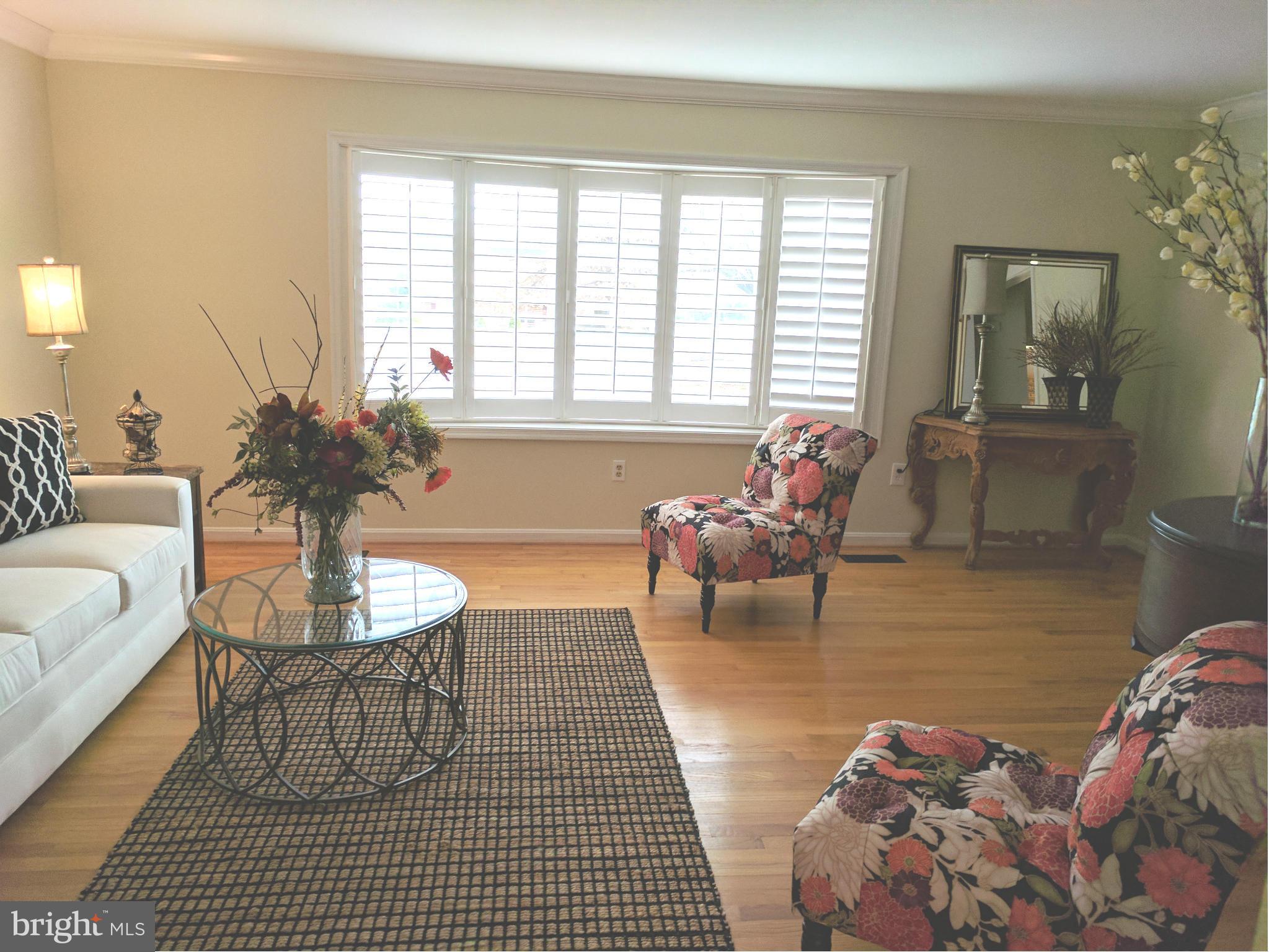 14012 Foxland Road Phoenix, MD 21131 - Photo 5 of 23 Living Room