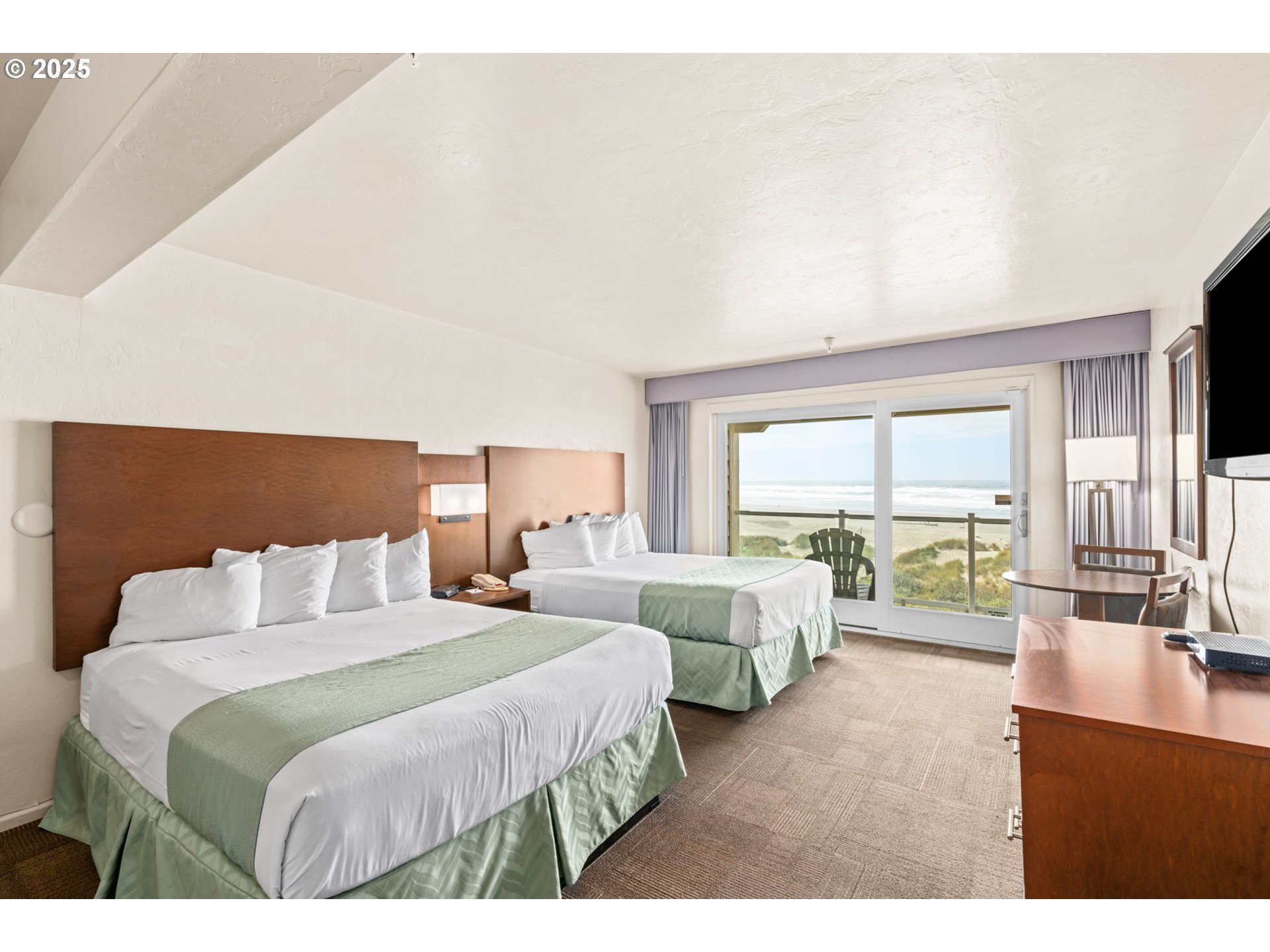 88416 1st Avenue, Unit 404 Florence, OR 97439 - Photo 3 of 35