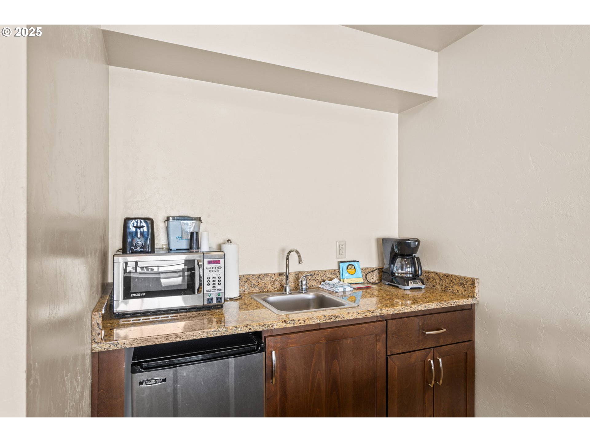 88416 1st Avenue, Unit 404 Florence, OR 97439 - Photo 9 of 35